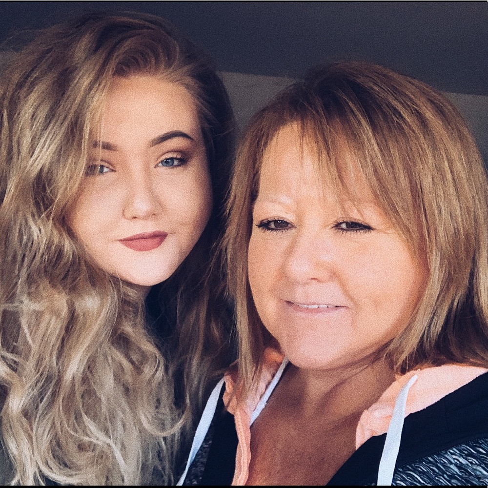 Meet your Posher, Mona